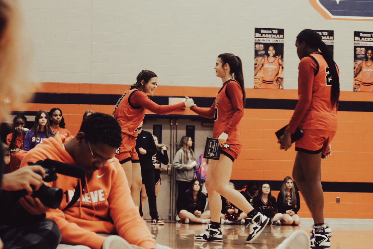 HenegarMegan's tweet photo. basketball, 
I cant thank you enough for the friendships, mentors, and lessons you have taught me. you have been the happiness in my life when I needed you most. I will cherish every moment forever. @BiancaHensley45 @SCHS_WBB @HenegarKandy https://t.co/uLqUQlKhxU