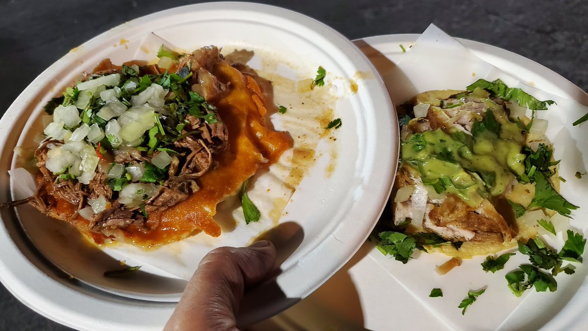 Peruvian-Tijuana Fusion tacos are a thing on the streets of #NorthHollywood! The Militant is here at <a href="/pablitoskitchen/">pablito's Tacos</a> having a Peruvian chicharon taco and a birria vampiro! 🌮
(H/T to @lataco for the suggestion!)
lataco.com/best-al-pastor…
#SFV #tacolife