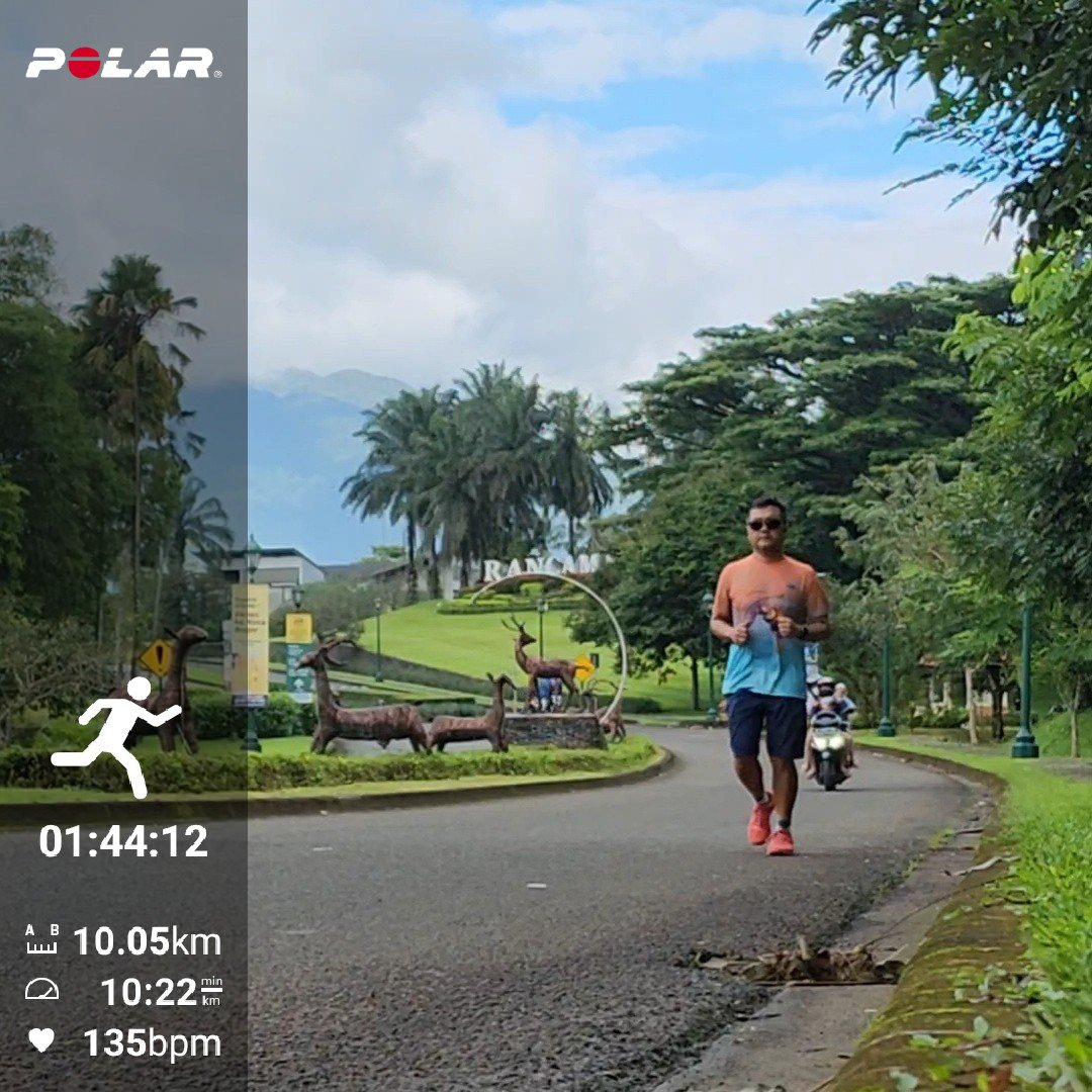 ismailfahmi's tweet photo. Slow Jogging Approach

Baru nyoba teknik ini. Sudah lama lihat videonya, kakek2 Jepang ngajarin slow jogging ke anak muda yg lari cepat ngos2an. 

Ternyata mantap kali. Run 10k bisa stabil HR di zona 3 hijau, lari terus ndak pake jalan. Ndak capek. Lanjut marathon sptnya ok jg. https://t.co/vqbrkdn3gW