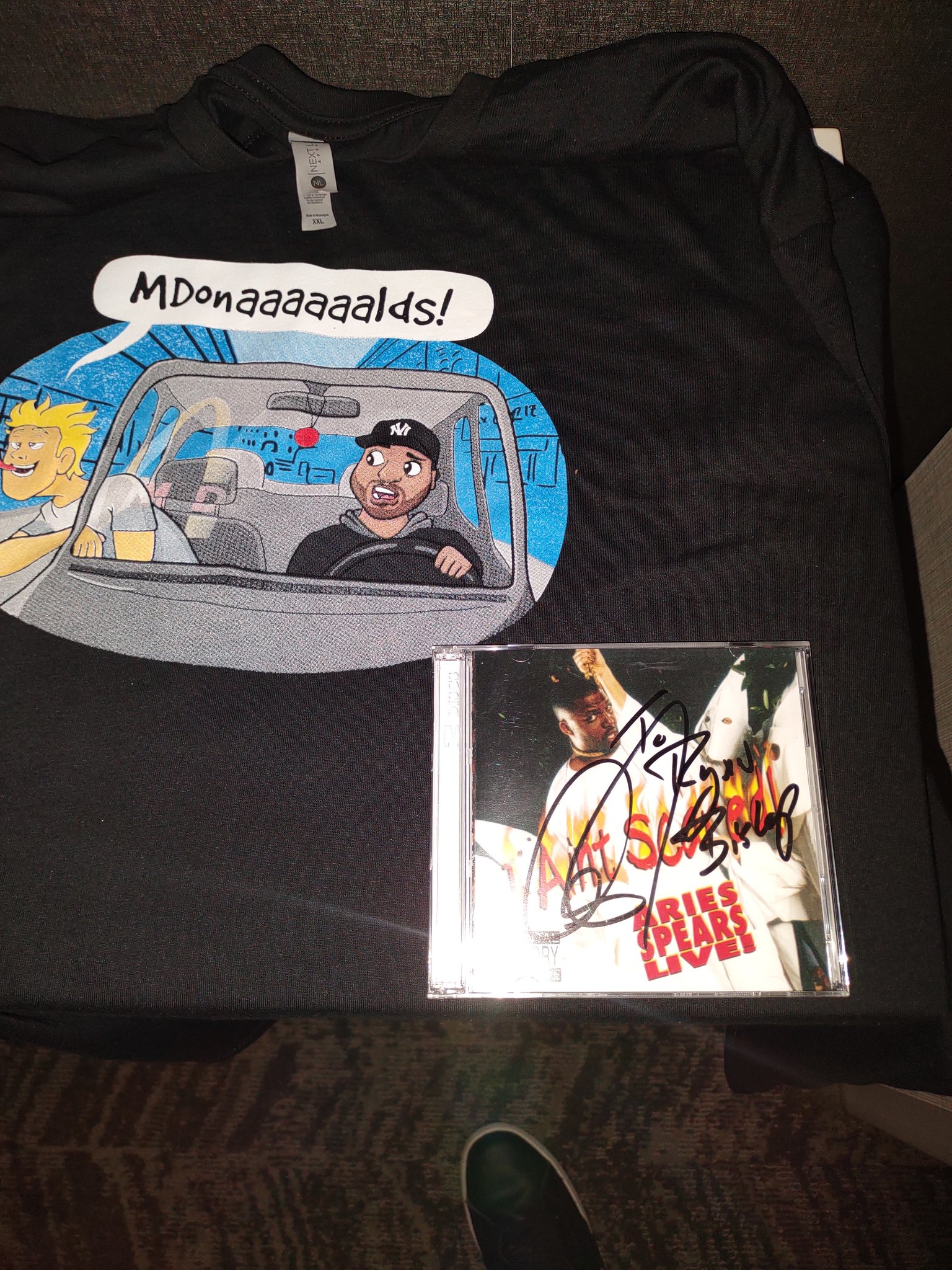 2 pic. Just came from the show here in Cincinnati!! Haven't seen my momma for a few months, she came down from Cleveland. Aries Spears is funny as finnuck! 🤣🤣🤣🤣 Show was 🔥🔥🔥. Appreciate you for coming out brotha and thanks for the autograph! 💯💪🏾#MrTsunami https://t.co/5qe1T2Rfa2