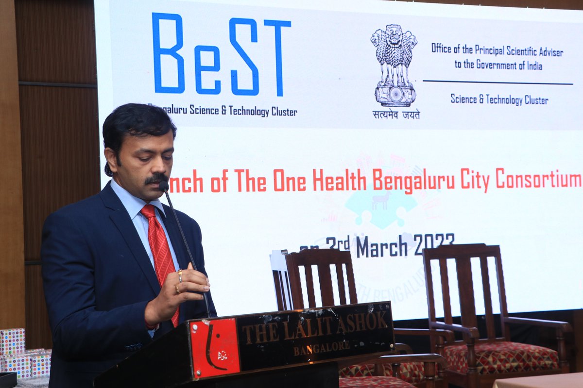 fishtiaq's tweet photo. Great leadership by Dr. K V Thrilok Chandra, IAS Special Commissioner Health, IT & Zonal Commissioner @BBMPSplHealth
in rolling out #onehealth cell in #Bengaluru.
formally launched the #OHBC and nice painting by @Rupsykhurana as a momento on #OneHealth https://t.co/e2mKzygvuO