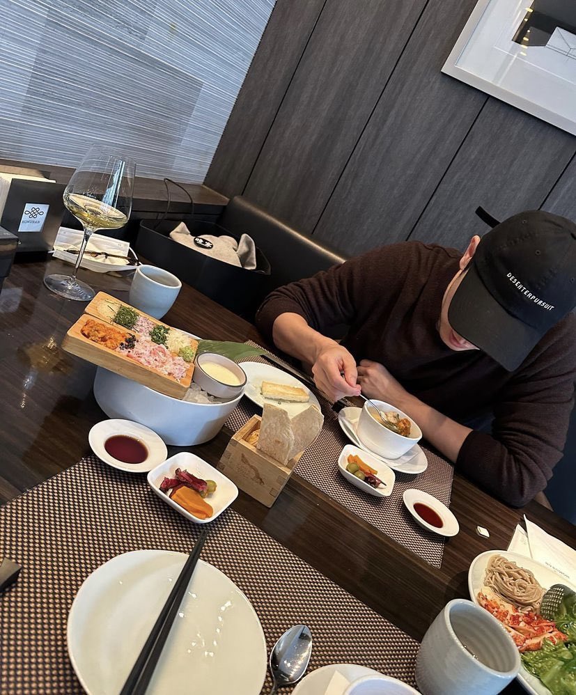 S_gu99's tweet photo. 손석구 쌈디랑 데이트 하구 온겨? https://t.co/XJf3QLsN54