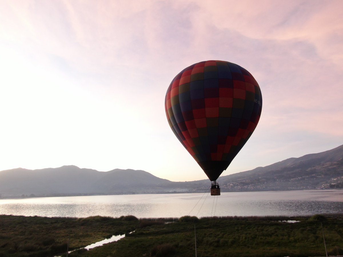 Andean Sunrise - Lago San Pablo- Ecuador
#Sunrise #Ecuador #Peru #Colombia #Galapagos
#Hotairballoon
#Andes #Southamerica #ballooning