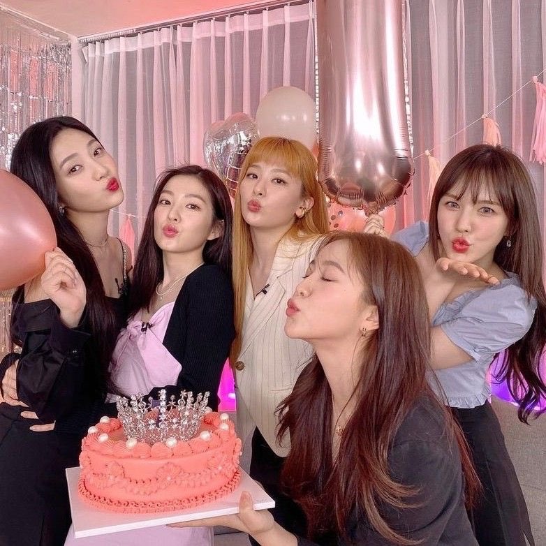 Eliserium's tweet photo. HAPPY YERI DAY🥳🥳 https://t.co/9eZwTwXRLR