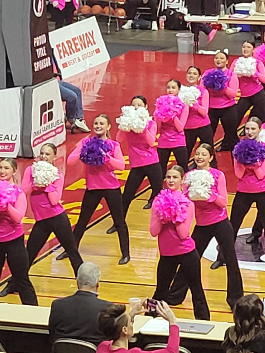 coachweiland's tweet photo. Addi, Ava and Claire rocking halftime today! ALWAYS REPPIN L-Town Dance! #GoDogs https://t.co/VcKuq8dceN
