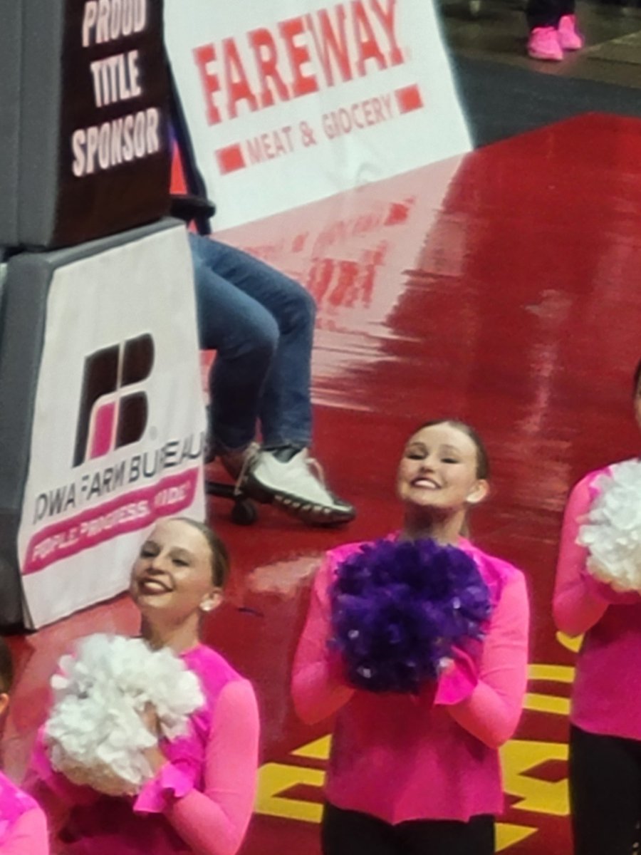 coachweiland's tweet photo. Addi, Ava and Claire rocking halftime today! ALWAYS REPPIN L-Town Dance! #GoDogs https://t.co/VcKuq8dceN