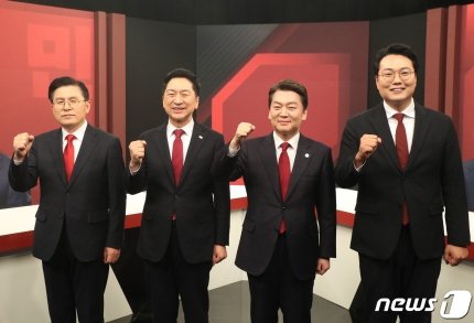 KMS_HISTORYS's tweet photo. 국힘 전당대회 모바일 투표율 역대 최고‼️
자세한 내용은 링크 클릭 👉🏻 https://t.co/dmAKGSpMav
#김기현 #안철수 #천하람 #국민의힘 #전당대회 #정치 #역사 https://t.co/aCNXc1Y89e