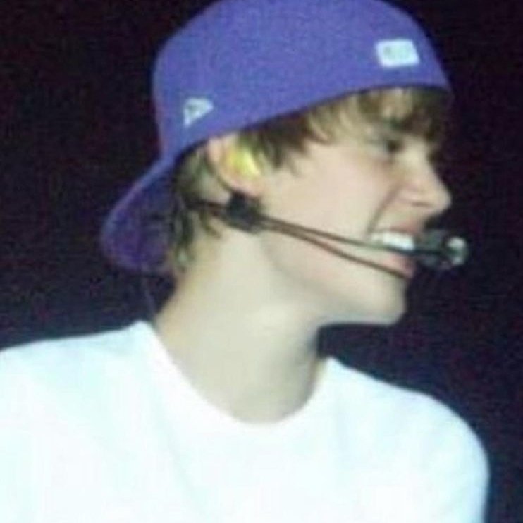 kidrauhlhive's tweet photo. Justin Bieber          Justin Bieber
at 16                            at 29 https://t.co/aogLpqc7xP