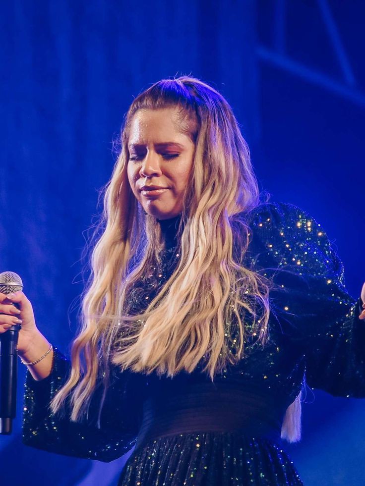 Mas você sumiu... é tipo um vício que não tem mais cura
E agora, de quem é a culpa?
A culpa é sua por ter esse sorriso, ou a culpa é minha por me apaixonar por ele?

Um ano e quatro meses sem você... 💔😥