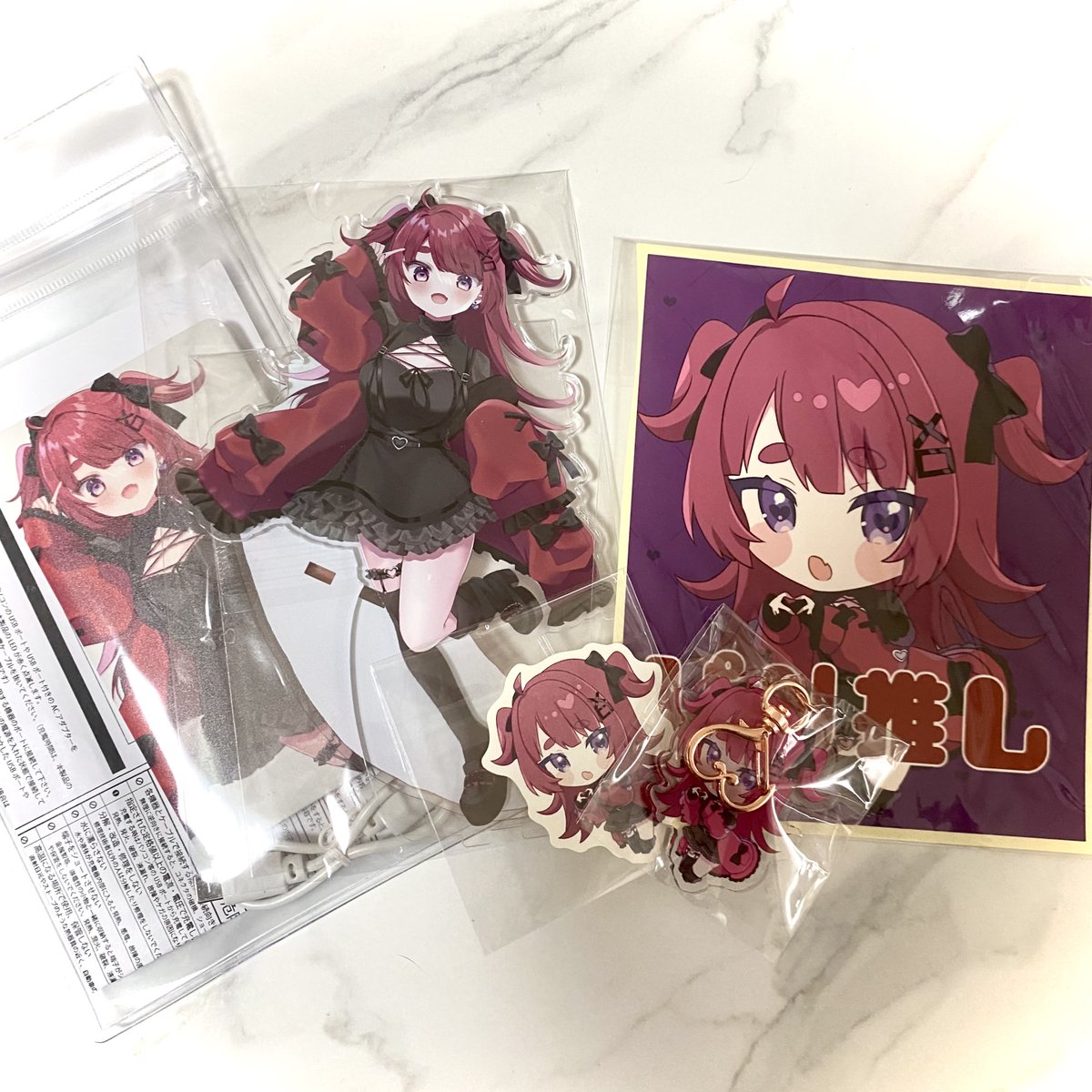 ぴりちゃんグッズ届いた〜〜💜娘のグッズうれちだねえ 