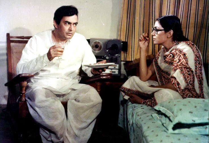 41 Years of #Angoor (05/03/1982). 

The film stars #SanjeevKumar #DevenVerma, #MoushmiChatterjee, & #DeeptiNaval in dual roles, and directed by #Gulzar. 

Songs by #RDBurman and Gulzar.