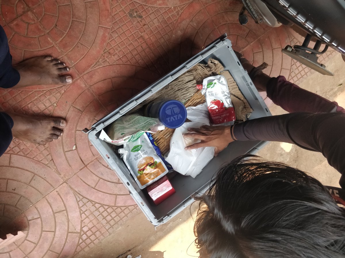 Gyani_talks's tweet photo. @Flipkart  @flipkartsupport 

The worst delivery service ever. Had ordered grocery items and there was two major items Missing and because of that they made me cancel the entire order.

I is terrible experience with @Flipkart 

Horrible customer support. https://t.co/pbLCACys2i