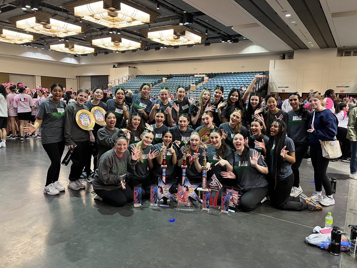 HighsteppersLD's tweet photo. ADTS Awards! Yay Highsteppers! 💚
Solo Winner- Grace Huff
Solo 3rd Runner up- Erin Bruns 
Best in Class Duet- Aspen &amp; Katelyn
Gold Best Overall Officers
Silver Best Overall Team
Officer Sweepstakes &amp; Gussie Nell Davis Award
Team Sweepstakes

@LakeDallasHigh @LakeDallasISD https://t.co/nHGmmTEwYB