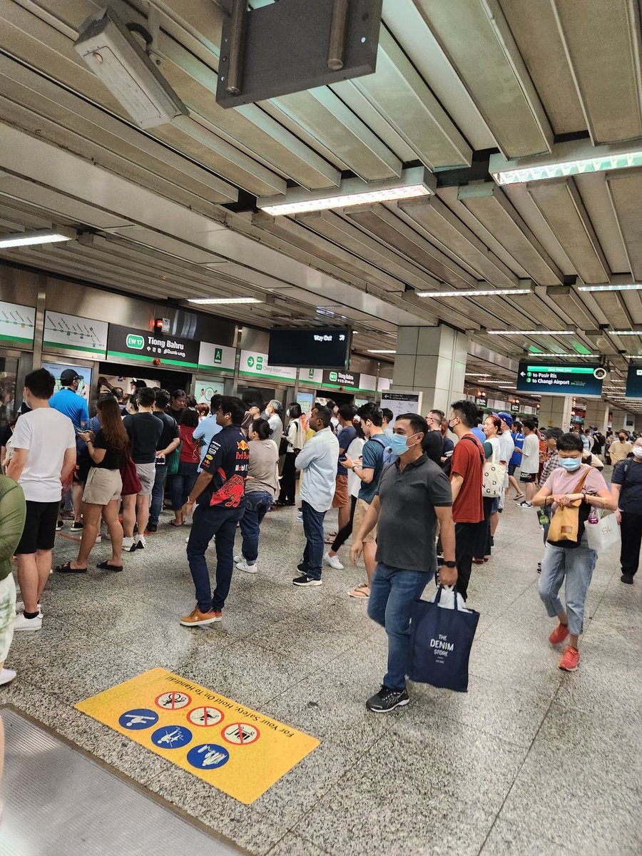 SuZhenn's tweet photo. @SMRT_Singapore might want to update passengers that the service is disrupted rather than to ask them to wait for next train. There have been at least 3 trains passing through tiong bahru that required passengers to get off. https://t.co/s6IXq3EEzf