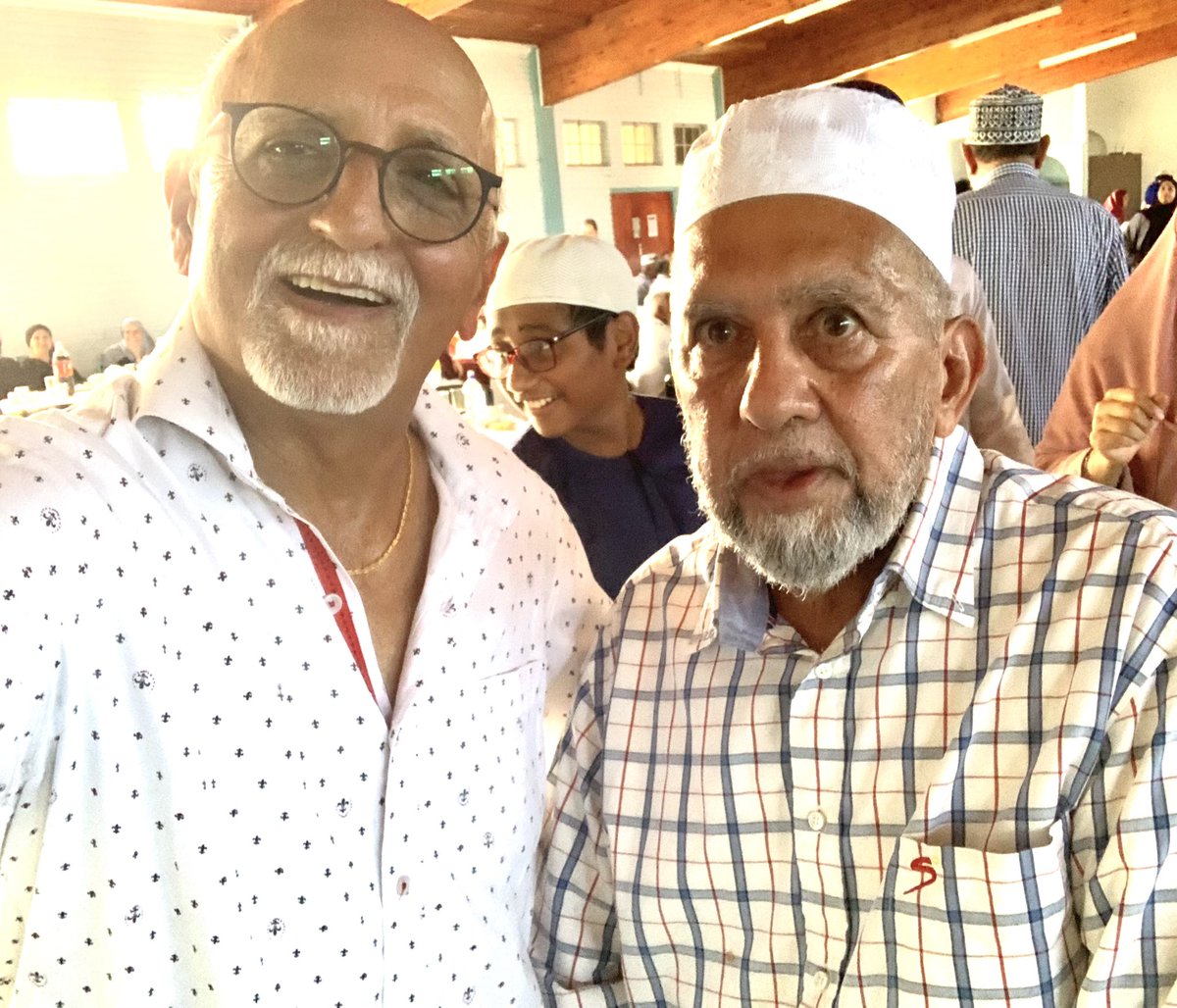 DevMatchRef's tweet photo. So pleased to have spent time with former team mate and provincial cricketer Zakie Hendricks and also meeting Lutfie Kafaar and other friends at the celebrations of Mrs Fatima Hendricks who turned 100 ! #parksidepe #century #birthday https://t.co/87XudNXG92