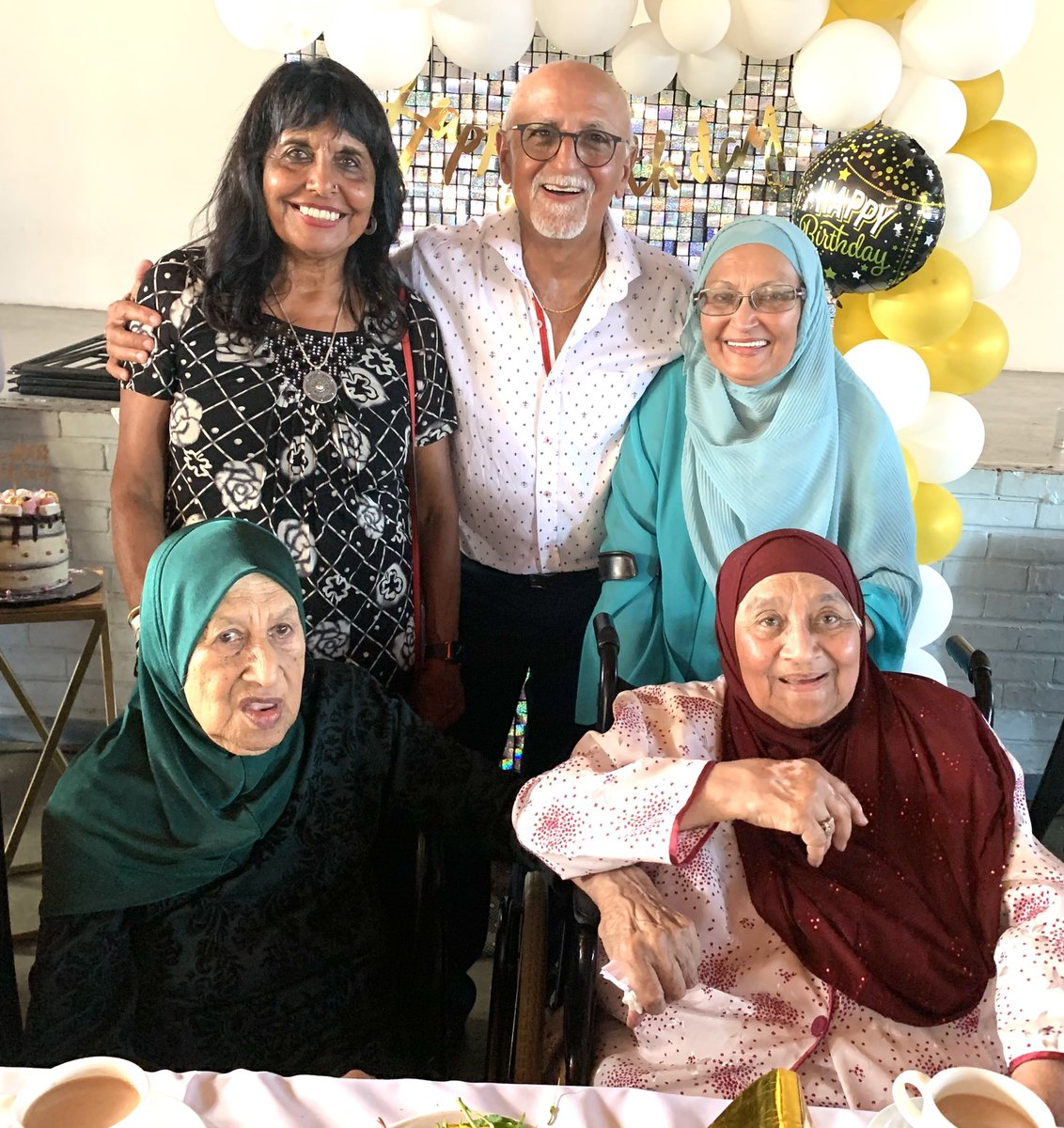 DevMatchRef's tweet photo. So pleased to have spent time with former team mate and provincial cricketer Zakie Hendricks and also meeting Lutfie Kafaar and other friends at the celebrations of Mrs Fatima Hendricks who turned 100 ! #parksidepe #century #birthday https://t.co/87XudNXG92