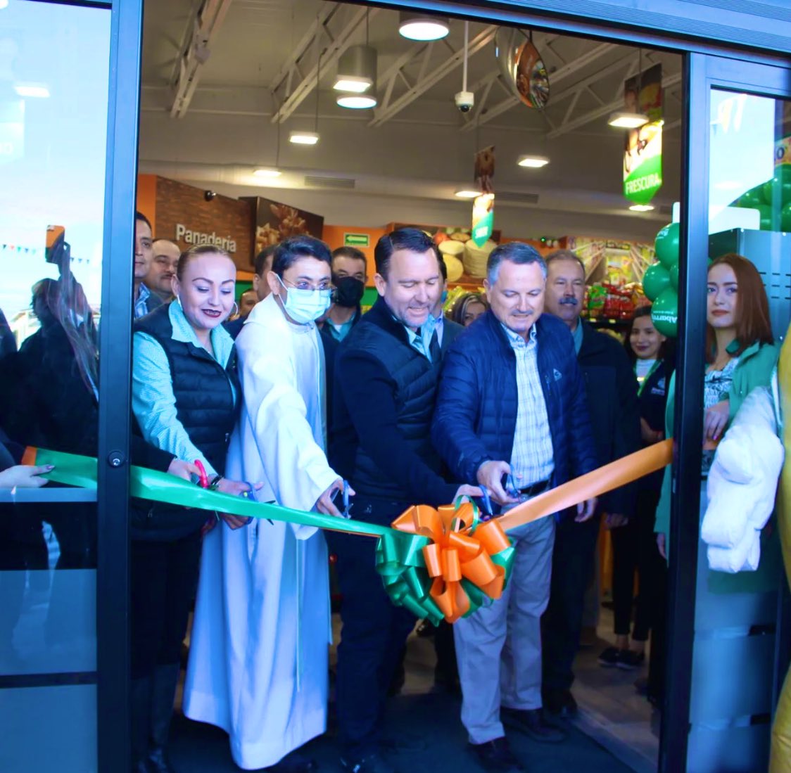 bettyparedon's tweet photo. Felicidades @GilbertoARB por la apertura de una nueva tienda @AbarreySonora #Abarrey sucursal #Hexus
Enhorabuena que sigas cosechando #Exito 🙏🏻✅👏✔️ https://t.co/ydERHvfzI5
