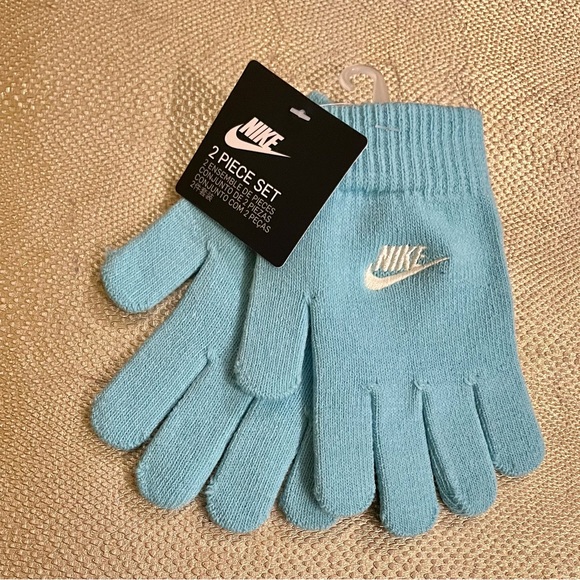 jakhot10's tweet photo. So good I had to share! Check out all the items I'm loving on @Poshmarkapp #poshmark #fashion #style #shopmycloset #adidas #nike: https://t.co/4FrkS78TvF https://t.co/t6C9AhY0Xw