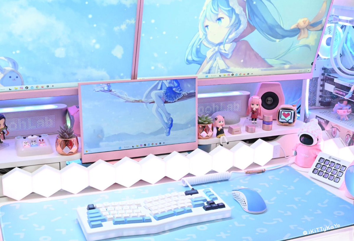 itscozykaye's tweet photo. Hatsune Miku Theme 💕💖💗💓💞 

#setupwars #setupgaming #pastelaesthetics #bluesetup #battlestation #setupinspiration #blueaesthetic #KawaiiSetup #hatsunemiku #deskspace #battlestations #deskgoals #deskinspo #deskspace #gamingsetup #deskinspiration #setupgamer #desksetup https://t.co/vCTnEEAUjU