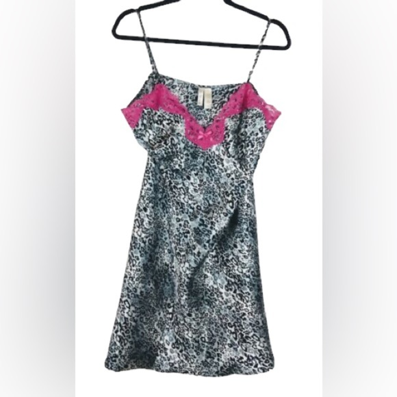 MDLCollection's tweet photo. So good I had to share! Check out all the items I'm loving on @Poshmarkapp #poshmark #fashion #style #shopmycloset #fadedglory #ambrielle #mumumellow: https://t.co/jaPqHyGwCc https://t.co/K7DEqMndym