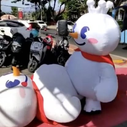 [ABUSIVE CONTENT] The Poor Mixue Chan tripped to Mixue San. They are no longer available to kids.