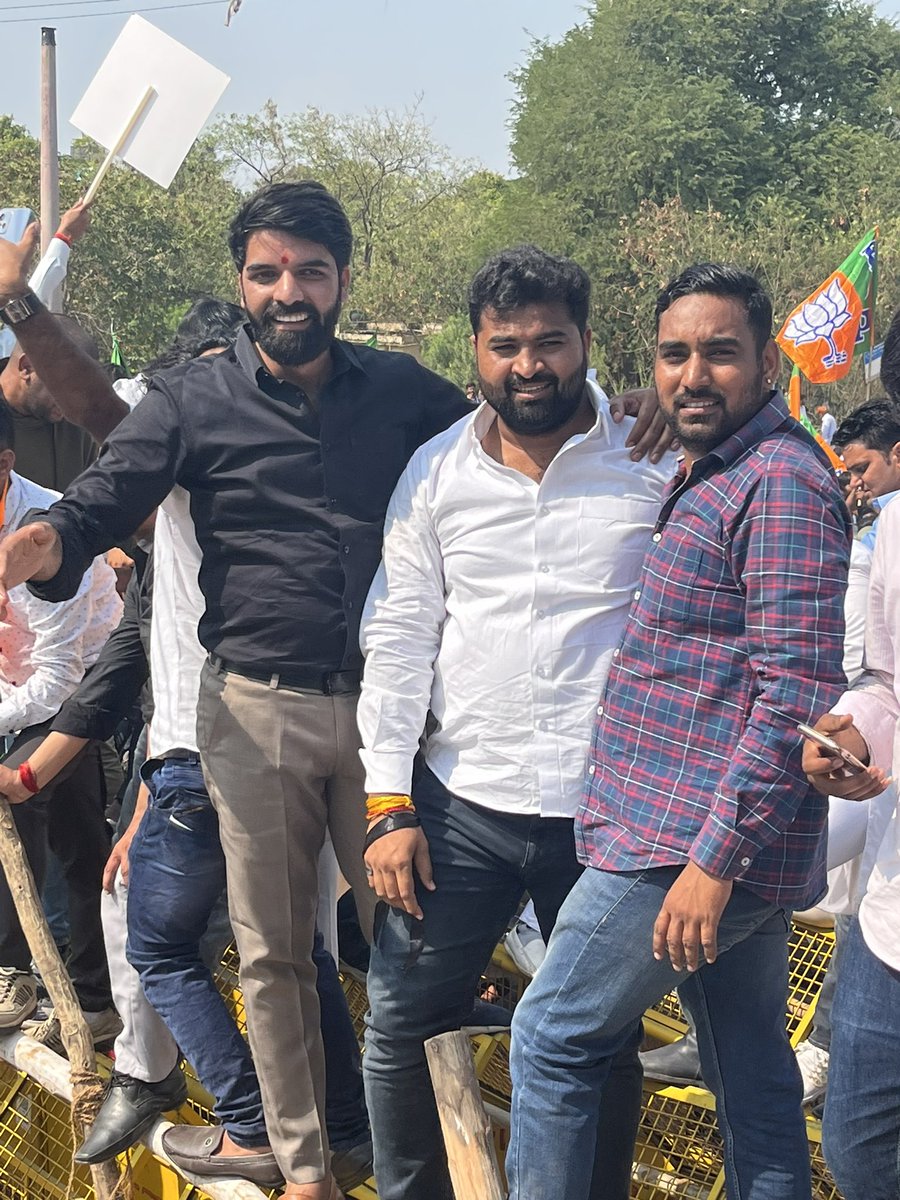 AkhileshPareek_'s tweet photo. “युवा विरोधी सरकार सिंहासन छोड़ो"
राजस्थान की युवा विरोधी कांग्रेस सरकार के खिलाफ युवा आक्रोश महाप्रदर्शन में भाग लिया।
#BJP #YuvaMorchaProtest #Rajasthan https://t.co/EypMBGkIWC
