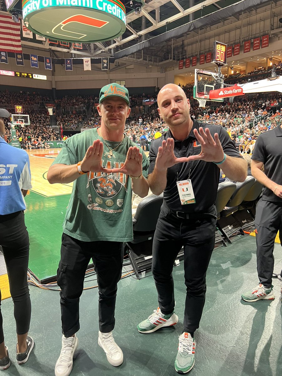 TheRealTP3's tweet image. Thanks for the pic @HNYNUT_BERRIOS #NYjets #MiamiHurricanes #TheU #ItsAllAboutTheU #gocanes #gojets #JetsTwitter