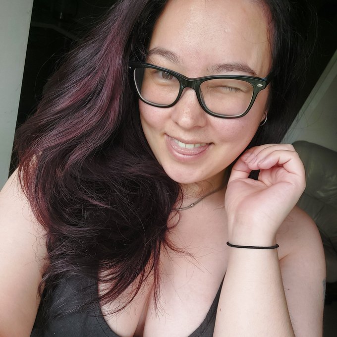 Hey everyone! First Post! Not sure what to really put.  Hope you're all having a good weekend and it's<a href="/tag/selfie"class="tags"><span>#selfie</span></a><a href="/tag/firstpost"class="tags"><span>#firstpost</span></a><a href="/tag/newtotwitter"class="tags"><span>#newtotwitter</span></a>