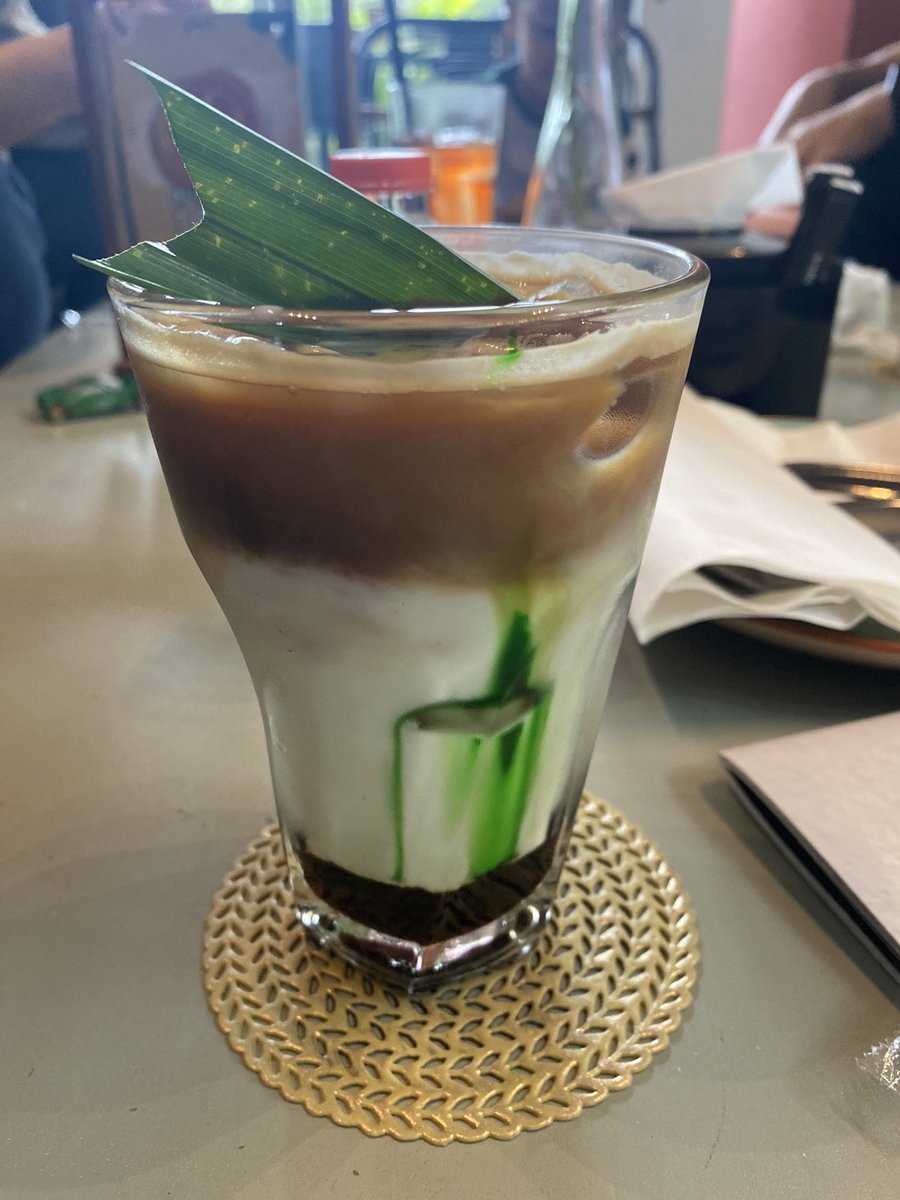 RaharsariDian's tweet photo. Setiap hari kok ngopi 🥴 Udah tau punya asam lambung padahal https://t.co/papkJED8PR