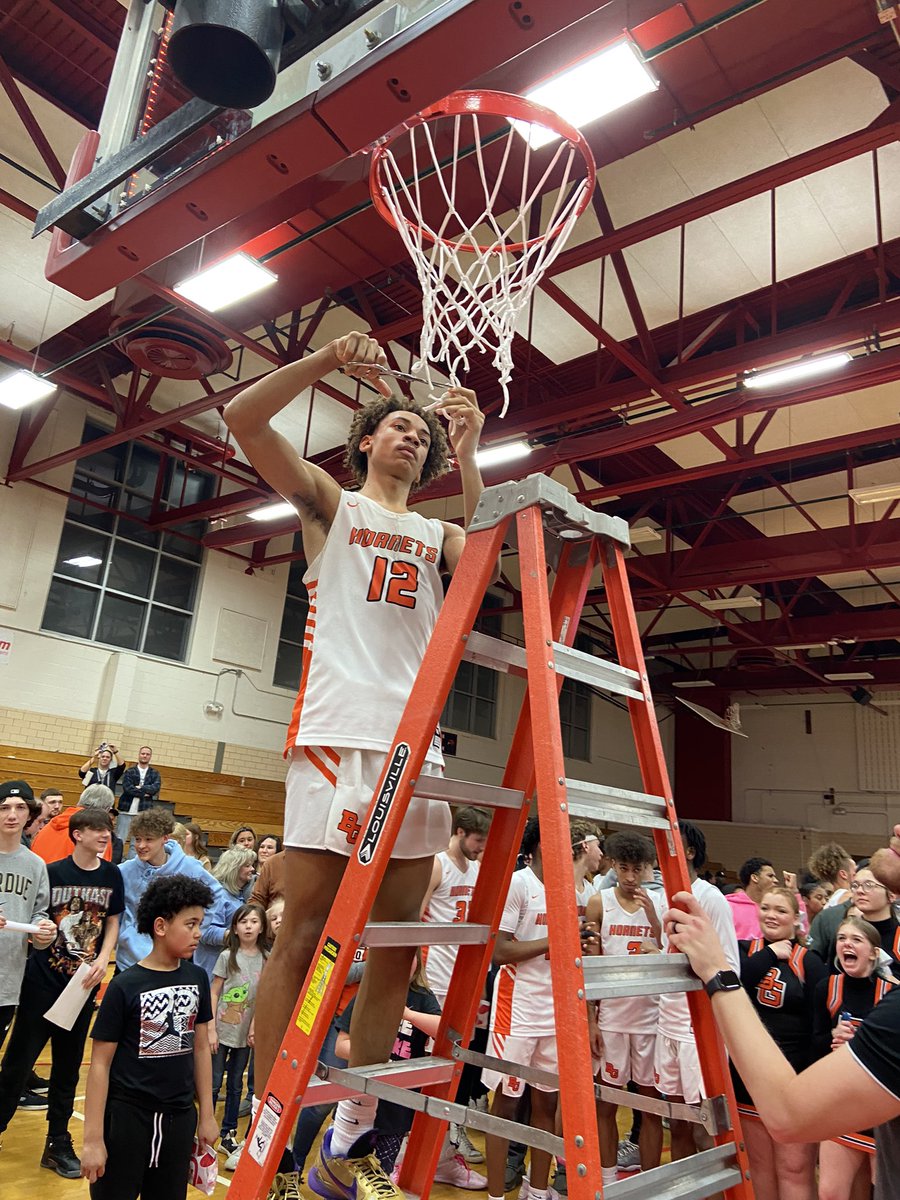 Sectional Champions 5 years on a ROW! @yeahitsalex12 4 times cutting the nets down! That’s history baby!  🖤🧡🏀🐝 #WeB4Me #TOGETHER