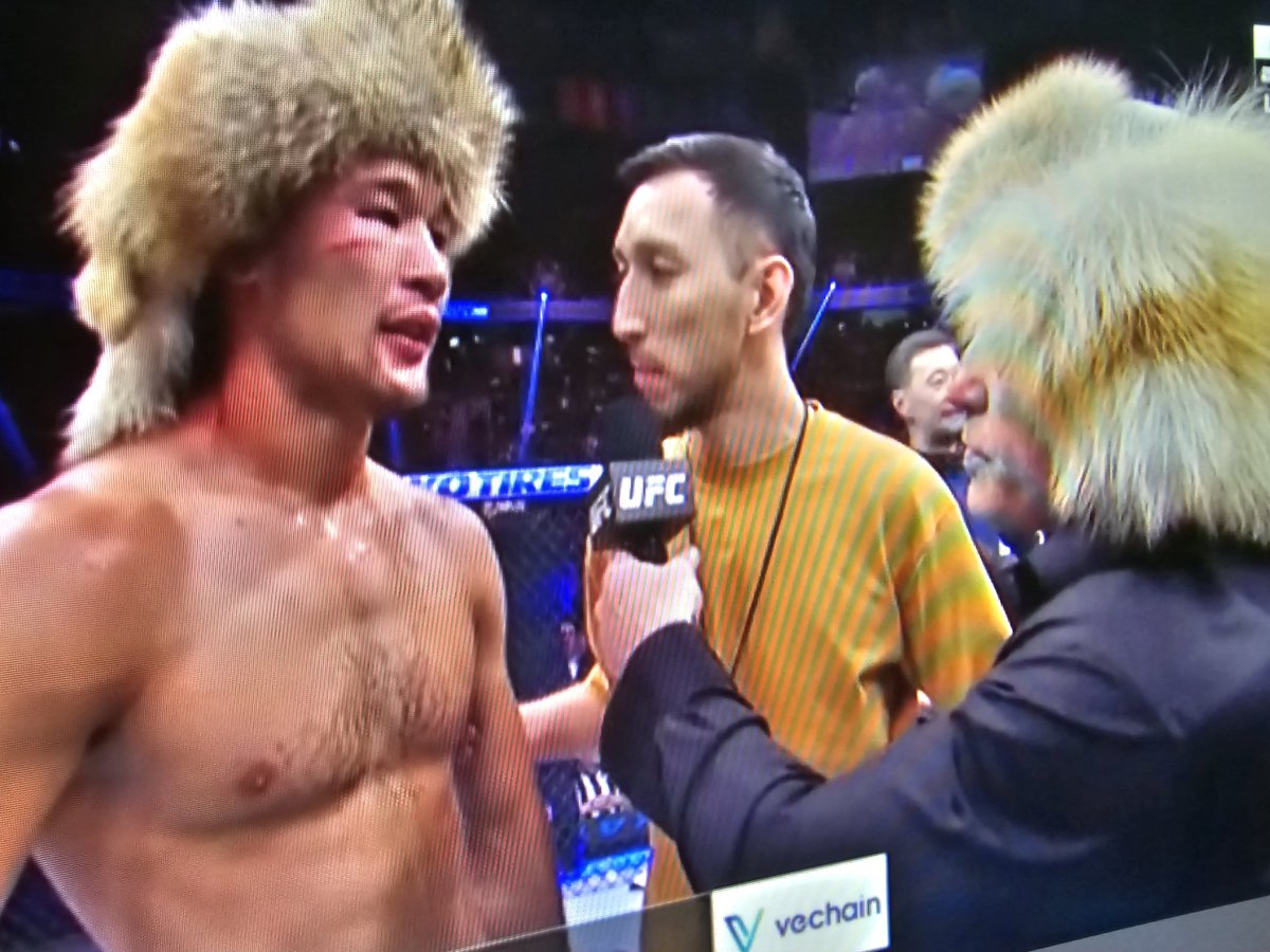 Wasabeetamago's tweet image. I want one of those too! @joerogan 

#UFC285 #MMA #PostFightInterview #Fashion