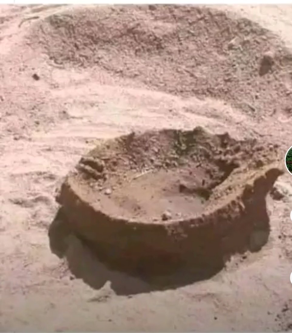 Ma_honda_zim's tweet photo. Vese vakatamba mahumbwe ndiudzei kuti mvura yekugadzira chinhu ichi yaibva kupi 😂😂😂😂 https://t.co/pgI8MVuzpH