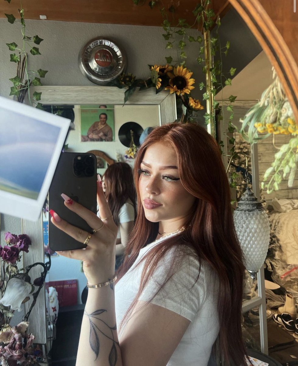 Hola, guapos. 
Volví después de un descanso, me quisiera volver a integrar acá y les agradecería mucho que me ayudaran compartiendo esto. 
Por cierto, un gusto soy Emily Williams., tu pelirroja de confianza.