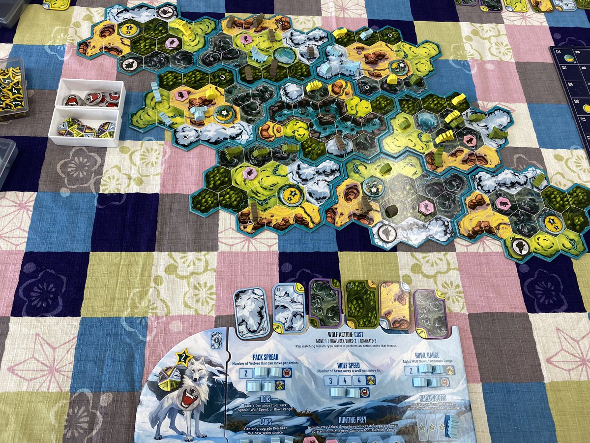 Hiroto_Kase's tweet image. #TheWolves
唯一の経験者だったけどボロ負けも良いとこ。頭のキレる方々は流石！という手をうつ！
2戦目からが本番となる将棋やチェスの感覚にエリアマジョリティ、セットコレクション、アクション能力の成長があるゲーム。
何よりまた遊びたくなる良いゲーム。
#ボードゲーム