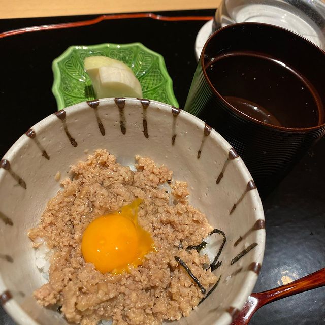 aa312809465's tweet photo. 焼鳥はもちろ��一品も全部美味しかった🥺
シメには好きな物を選ぶスタイルで❗️
鶏そぼろ丼　卵かけご飯
グリーンカレー　ラーメン
#グルメ #グルメスタグラム #グルメ女子 #グルメ好きな人と繋がりたい  #焼鳥 https://t.co/nJbLCjPziG