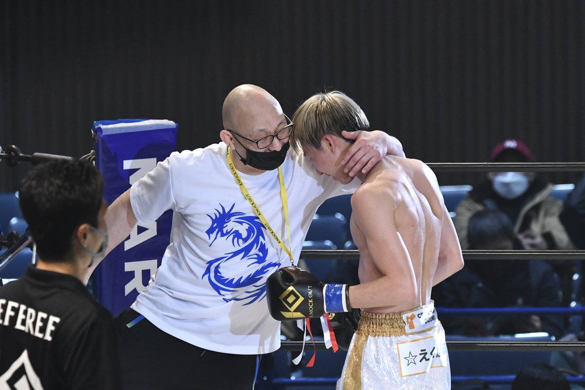 _anonymoussss2's tweet photo. 1発目から🥊おめでとうございます🎊
会長と😭
#knockout_blaze
#柿﨑瑠 選手 https://t.co/cI5vwcb3ut