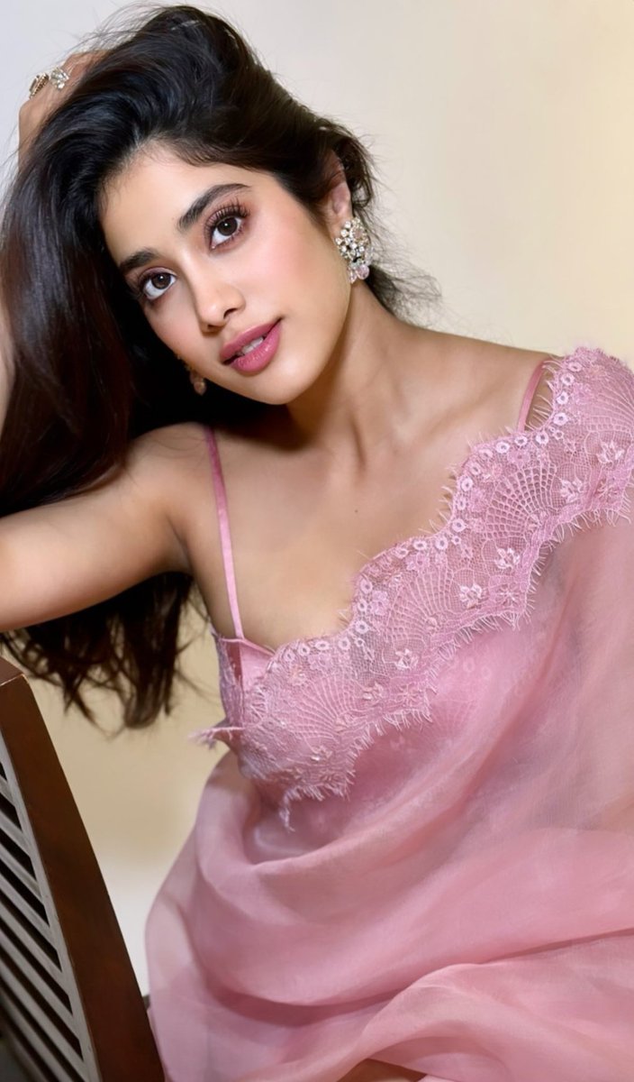 OnlyHeroiness's tweet photo. Janhvi kapoor

#JanhviKapoor #JanviKapoor #JahnviKapoor https://t.co/S0JFvUmGSd