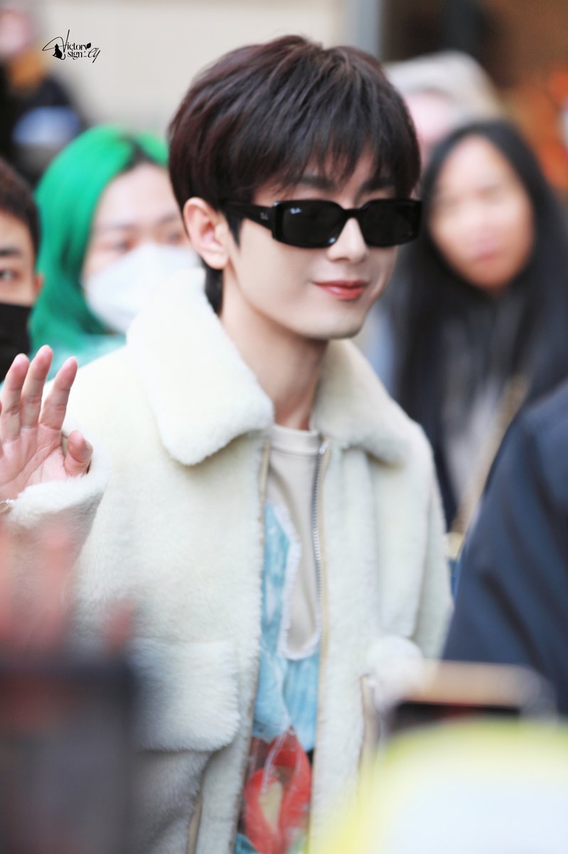 JinRei19's tweet photo. ทวิต / โควททวิต / ตอบกลับ แอคที่มีคนติดตามเยอะๆ จ้า 
CHENGYI FOR LANVIN
#ChengyixLanvinFW23 https://t.co/5Xdi3dzsnA
