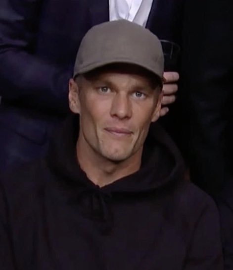 I don&rsquo;t see a difference ☠️ #TomBrady #UFC285 https://t.co/iqLM64s8IS<a href="/tag/tombrady"class="tags">#TomBrady</a><a href="/tag/ufc285"class="tags">#UFC285</a>