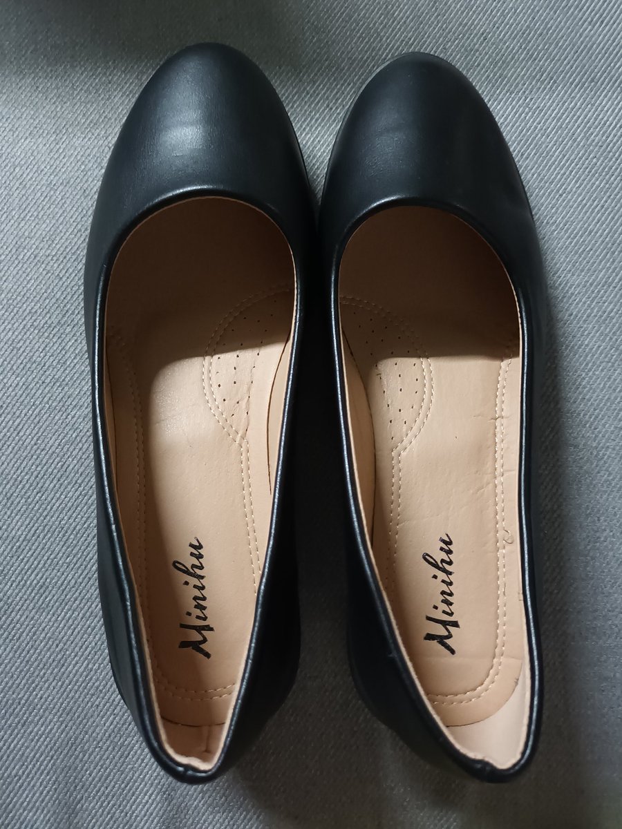 seundiary's tweet photo. wts lfb black shoes size 37

350 + lsf

- bought for 500 !
- never been used outside
- size 37 
- has 1-2 inch heels

 rfs : its too big for me :(

mop: gcash
mod: ggx https://t.co/isjlxo6yOh