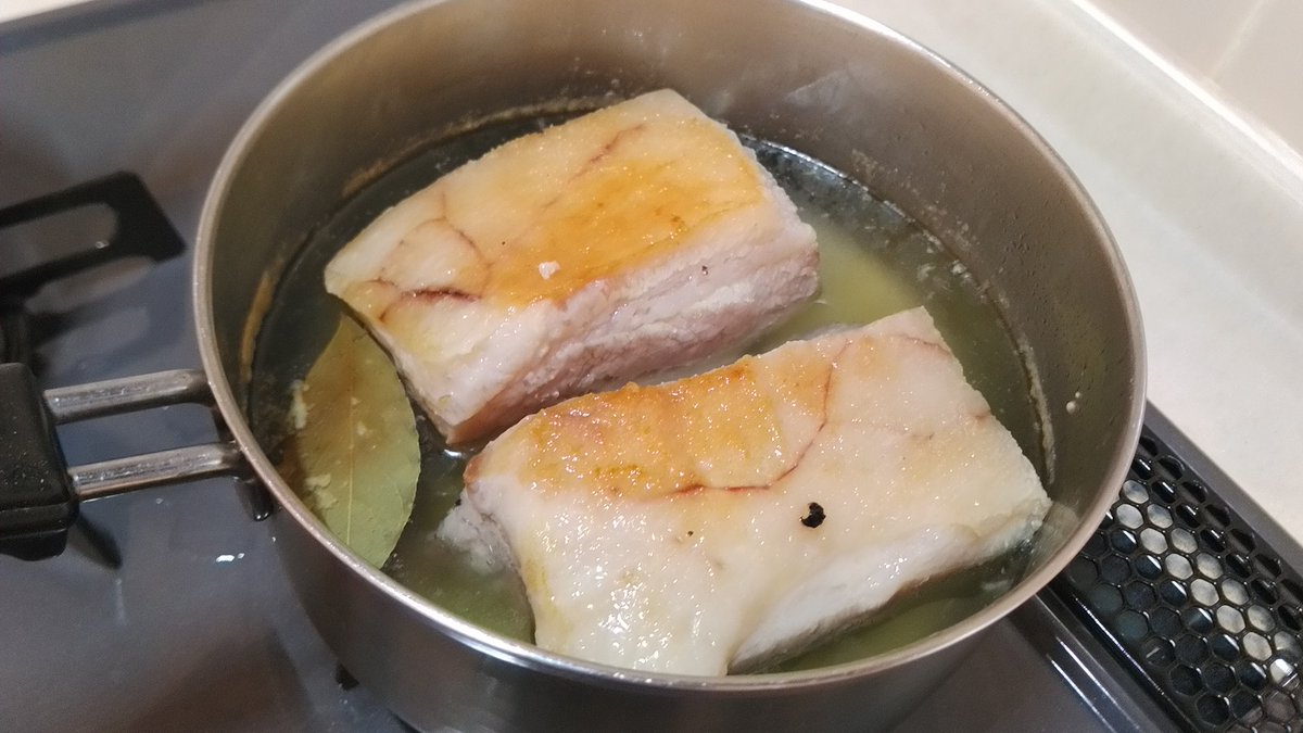 machako_ocha's tweet photo. 志麻さんのレシピで、初・豚肉のコンフィ。フランス産豚肉は業務スーパーで購入。
https://t.co/Qe2ISDjOTm https://t.co/s0Zcr6sUEl