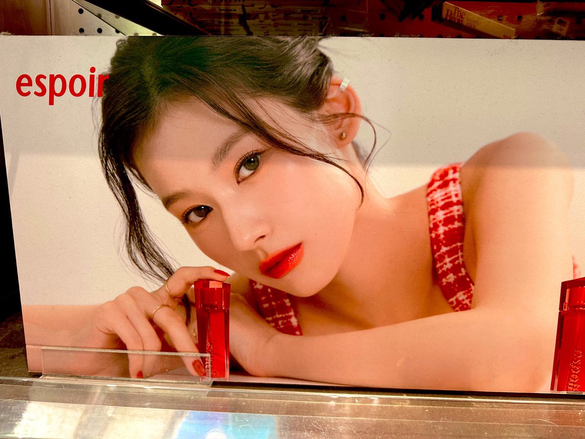 psalm on Twitter "RT tzujuliee ESPOIR X SANA in Korean Cosmetic Shop!"
