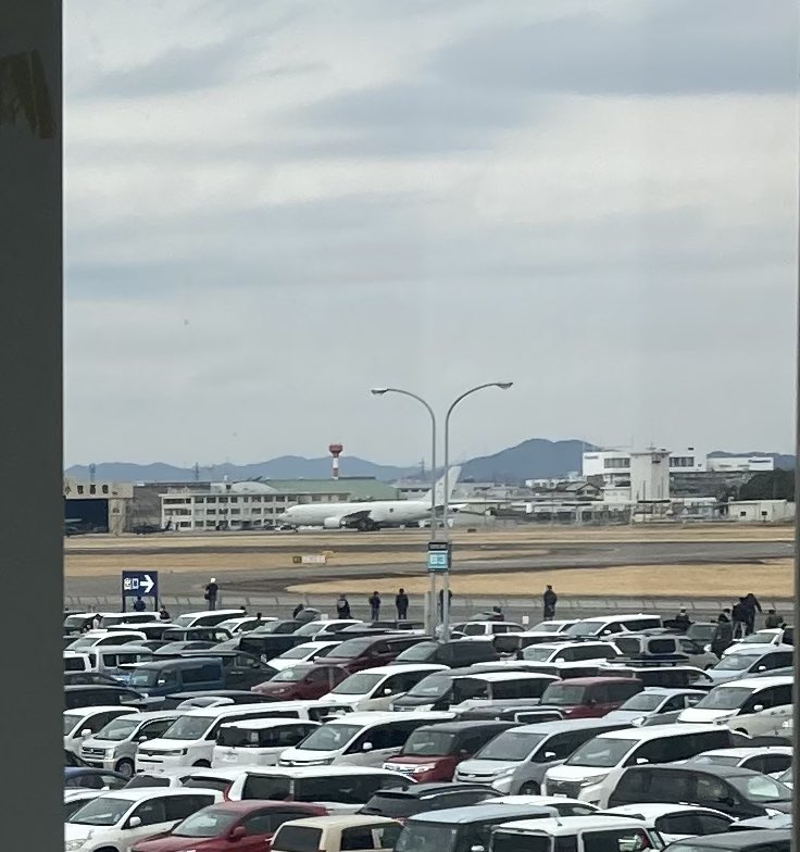 ohdachi's tweet photo. やけに望遠レンズで狙っている人が多いと思ったら、小牧基地のオープンベースだったんだ。このスマホではほとんど写らんが。@県営名古屋空港 https://t.co/KwTC8RVgnU