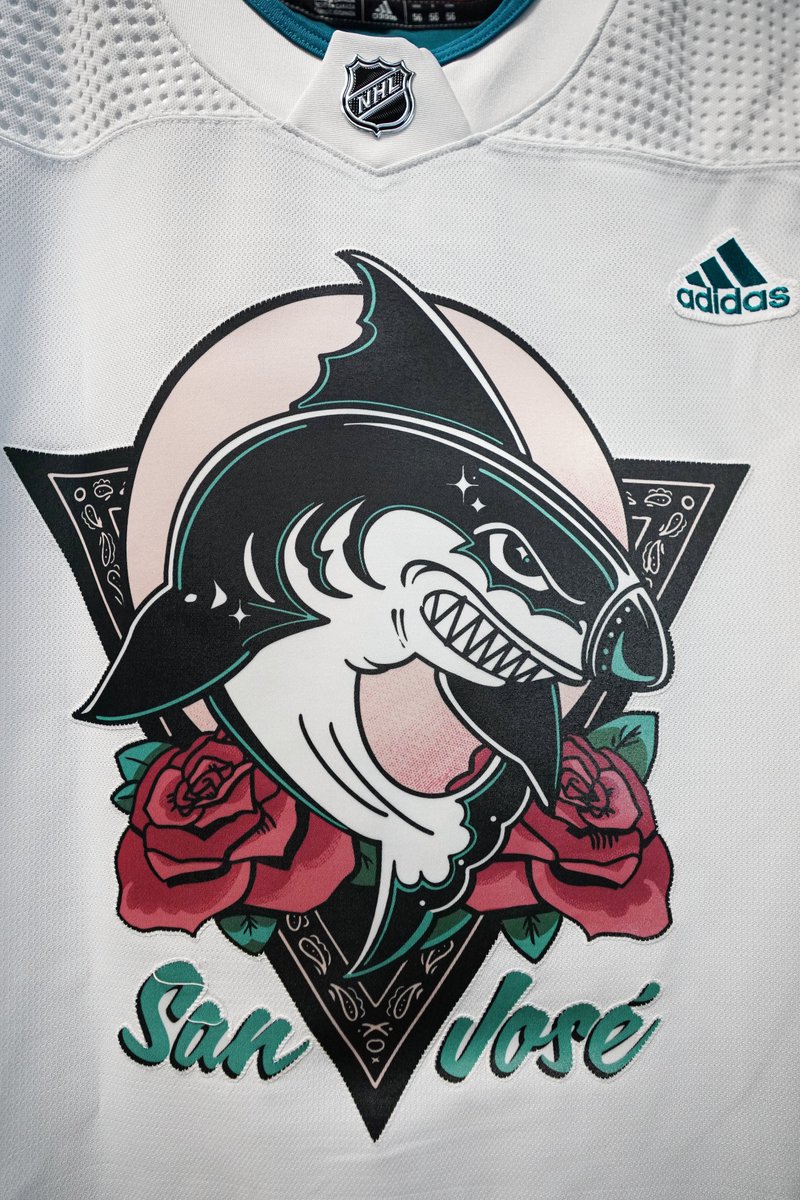 nhlespanol's tweet image. 👀 Ojo a este jersey que fue hecho para conmemorar el Mes del Empoderamiento Femenino. 

(📸 @SanJoseSharks) #SJSharks