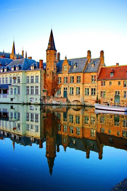JasonAMyers's tweet photo. River Reflection, Bruges, Belgium #RiverReflection #Bruges #Belgium https://t.co/7rSKAblroi https://t.co/taKpGjo34K