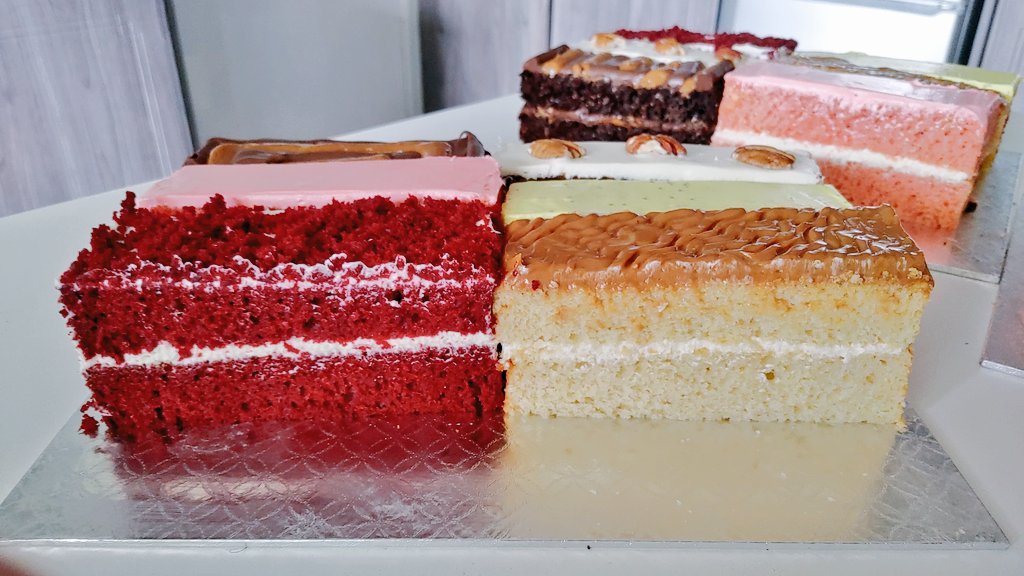 EullyCakery's tweet photo. Thank you tweeter fam for another special order.

Guys those are not for daily consumption, they are very addictive, once in a while nyana treat😉😉.

Next date: 1 April 2023
Box R450
Collection: Germiston Lambton
We will be taking orders for Midrand, Centurion and PTA CBD. https://t.co/O9MQpQVvrf
