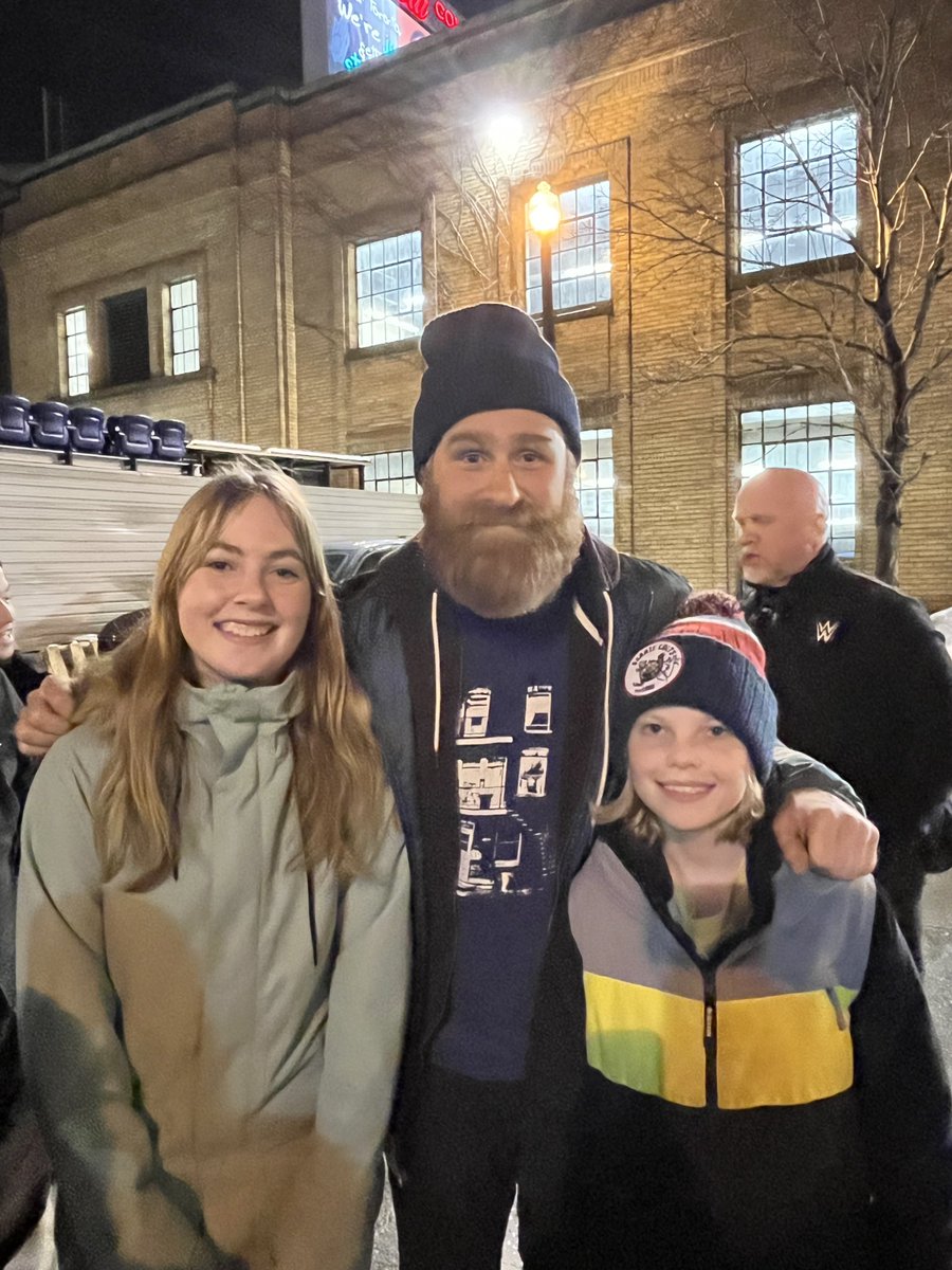 Thanks <a href="/SamiZayn/">Sami Zayn</a>! You made their night! #WWEToronto #SamiZayn