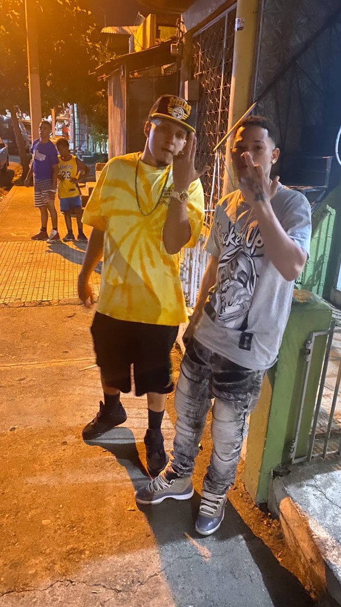 papujomc's tweet photo. Que te cuento que la esquina me enceño más que la escuela #papujomc #teamviolable🤤 https://t.co/tLBQjjuFe6