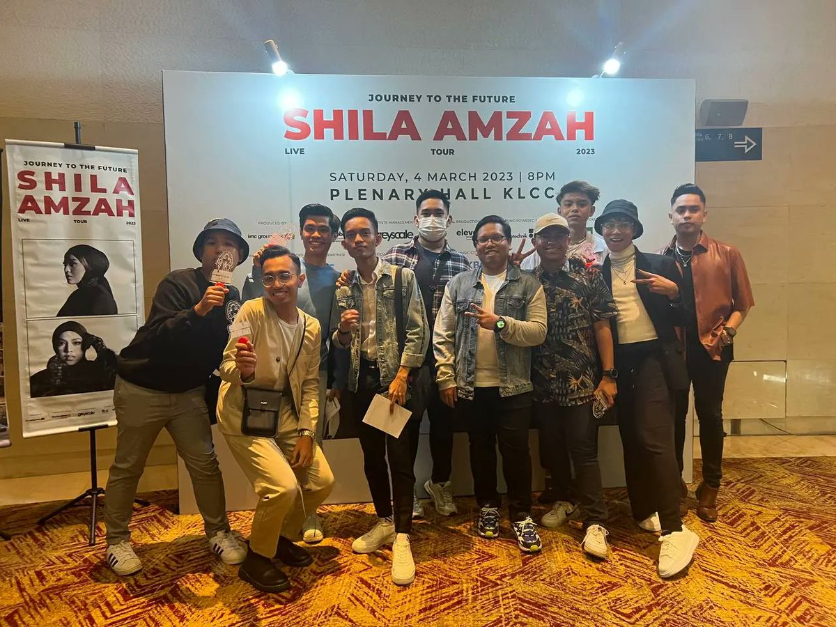 zacryfaeryf's tweet photo. The boys & girls #Shilalas beloved of @Shilaamzah πβ€οΈπ
#ShilaAmzahJourneytotheFuture
#ShilaAmzahConcert2023 #ShilaAmzah #θζ https://t.co/sqONum2GCr