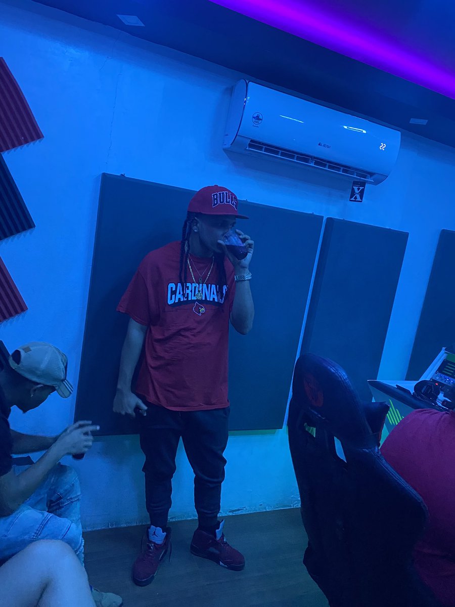 papujomc's tweet photo. Quien está ahora la pasamos juntos en el futuro justos viajaremos el mundo #papujomc #teamviolable🤤 #papujomc #papujomc https://t.co/z4vkZQKQow